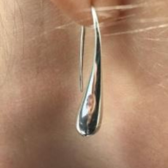 Sleek 925 Silver Tear Drop Dangling Earrings - Picture 4 of 7